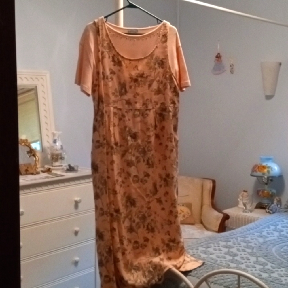 Women's Dress with matching shirt. Size petite Large.